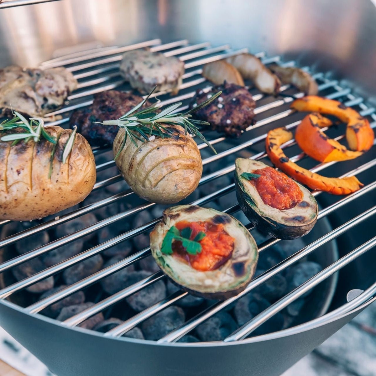 Holzkohlegrill Balkon – darfst Du das?