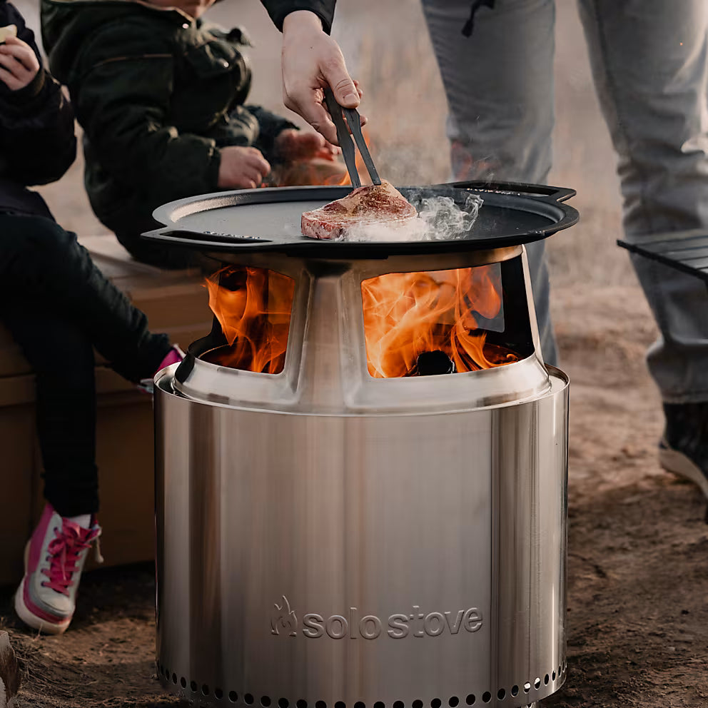 Grillen auf der Solo Stove Grillplatte