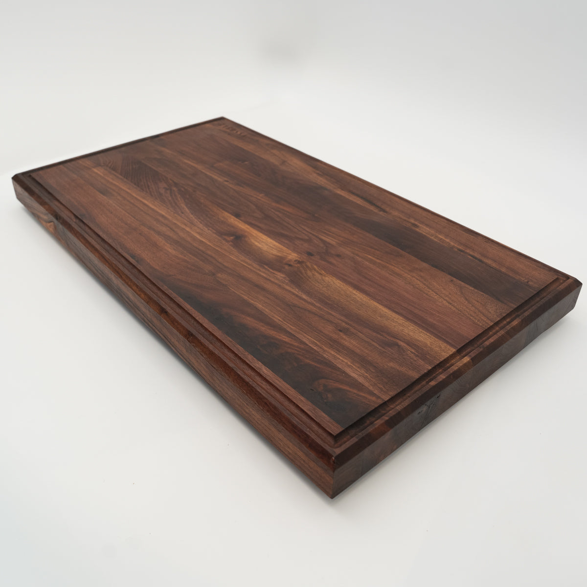 BABOSSA| Nussbaum Schneidebrett XL| Naturkante| Saftrille| 70x40x6 cm, Holzbrett, Detailansicht 1