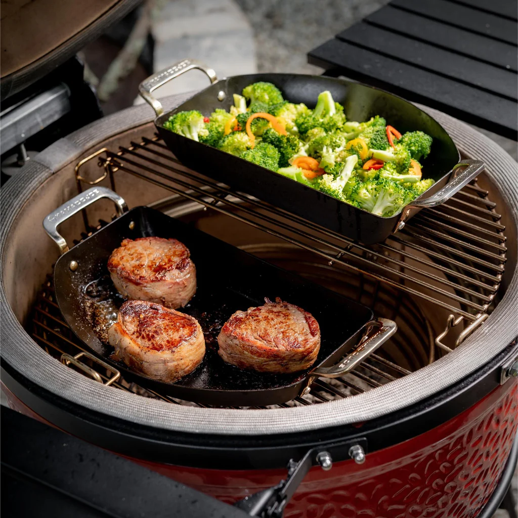 Anwendungsbild 2 KamadoJoe Halbmond Pfannen Set
