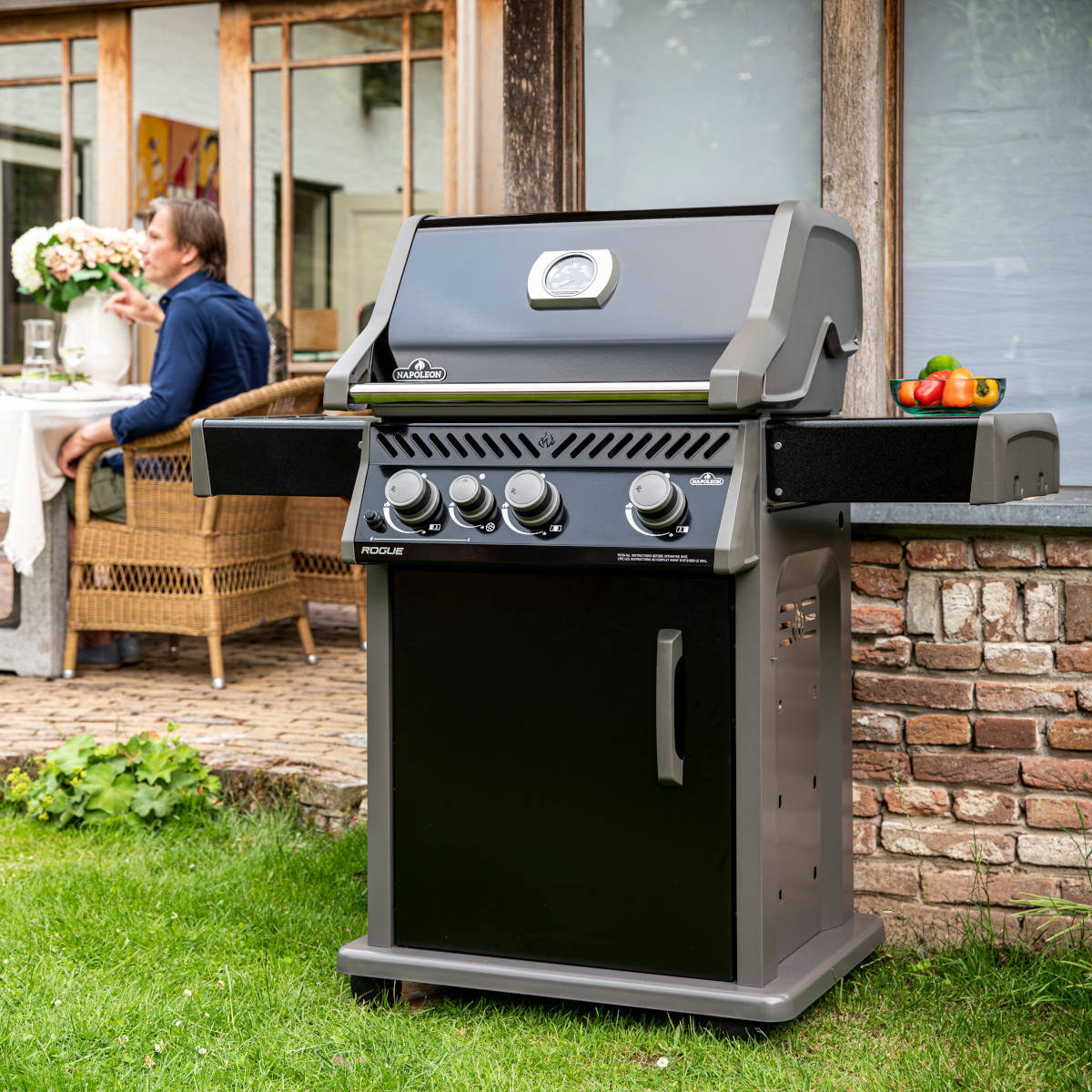 Napoleon Rogue XT 425, mit Sizzle Zone, Schwarz, Grillrost aus Gusseisen, für 1 - 10 Personen, Detailansicht 8