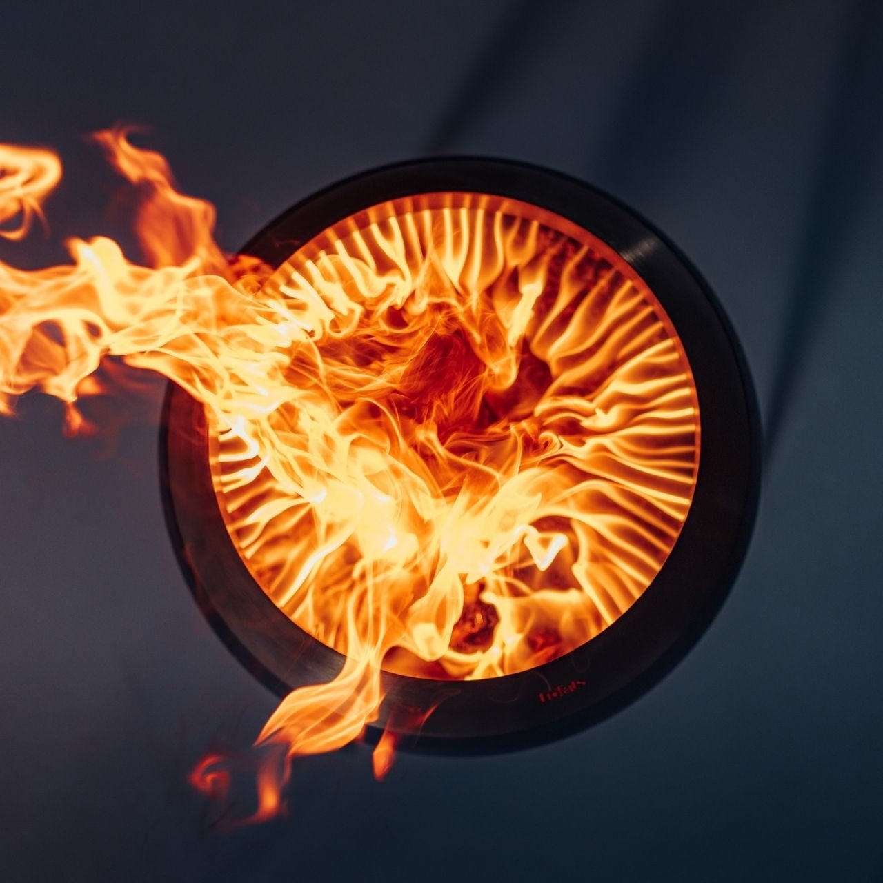Höfats MOON 45 Feuerschale mit hohem Fuß, Detailansicht 3