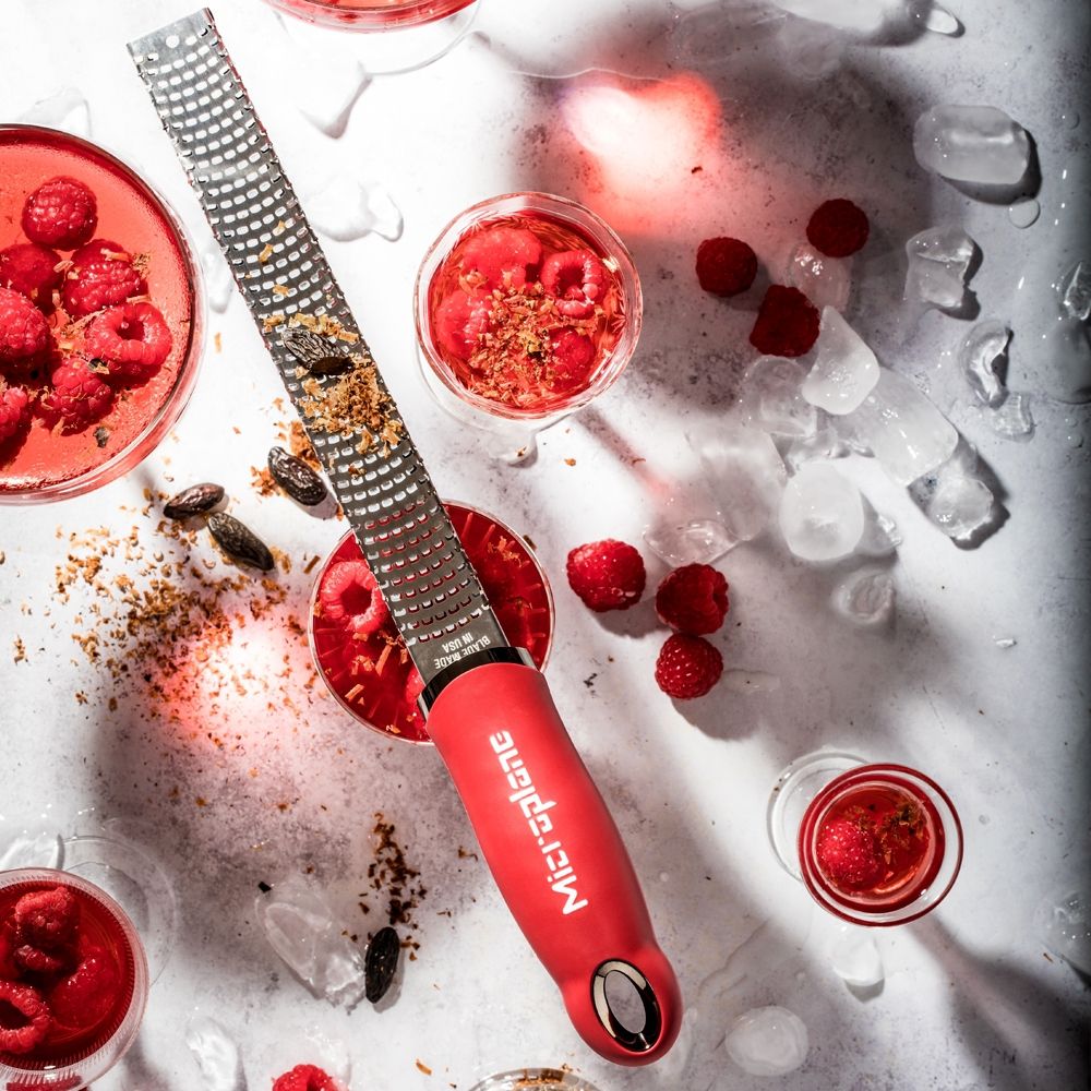 Microplane Premium Zester-Reibe, Granatapfelrot, Detailansicht 2