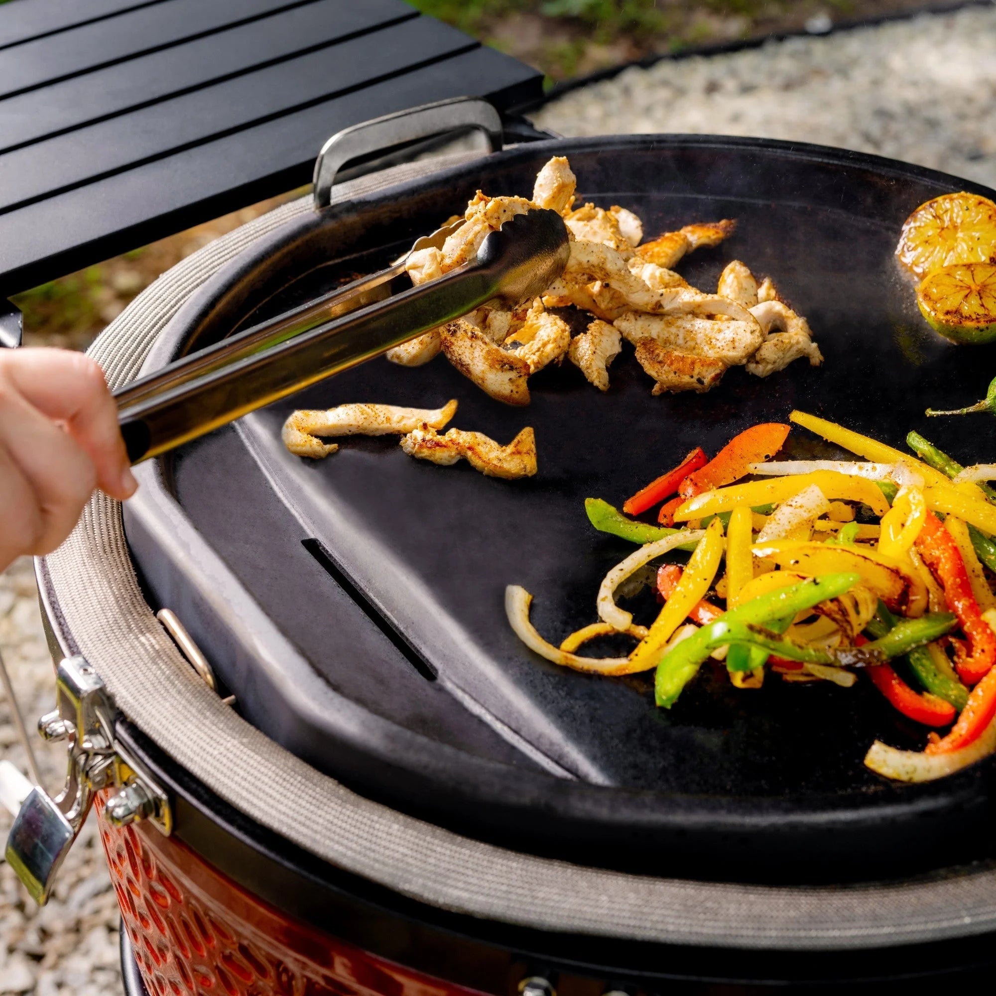 Grillen mit der Kamado Joe Grillplatte