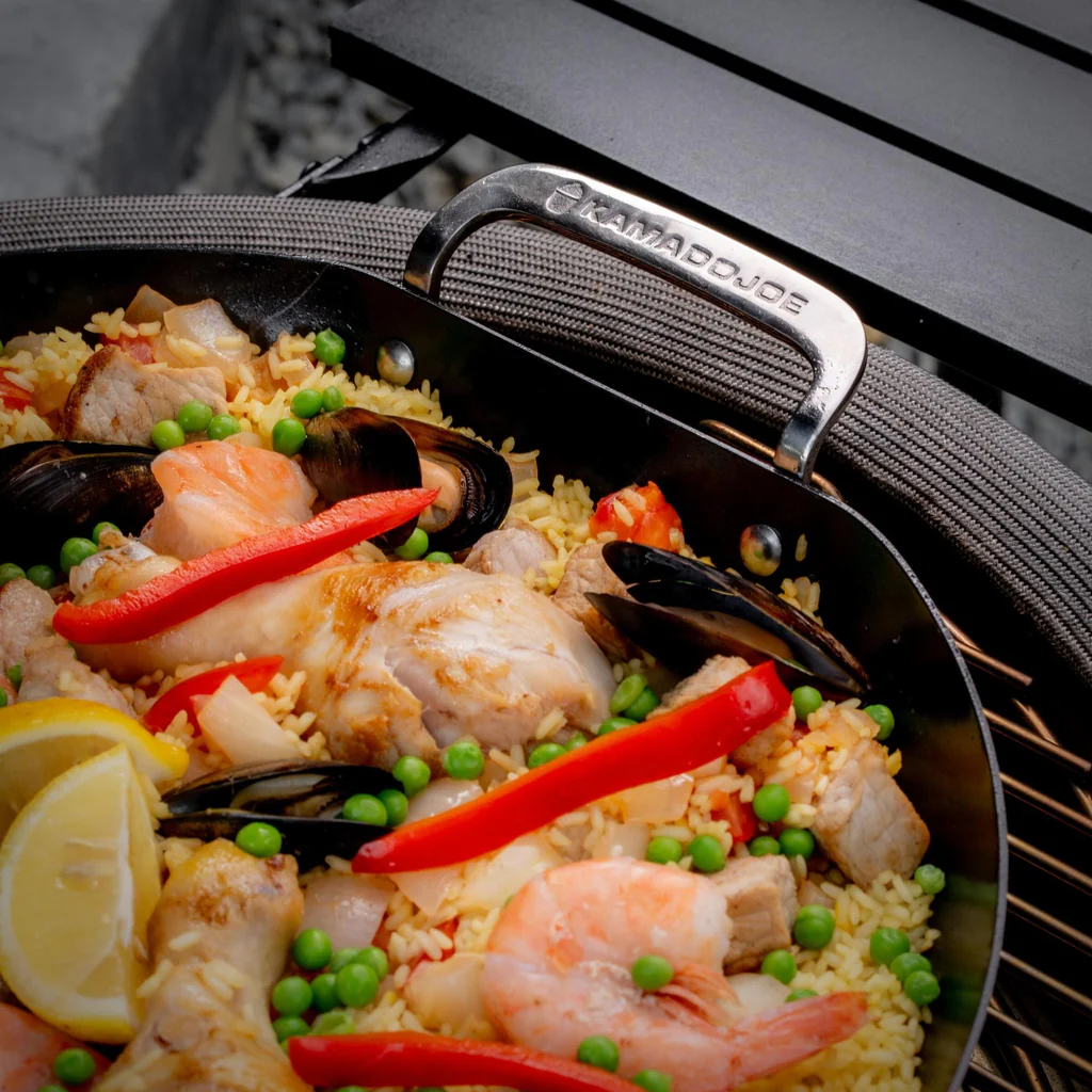 Anwendungsbild 3 KamadoJoe Paella Pfanne