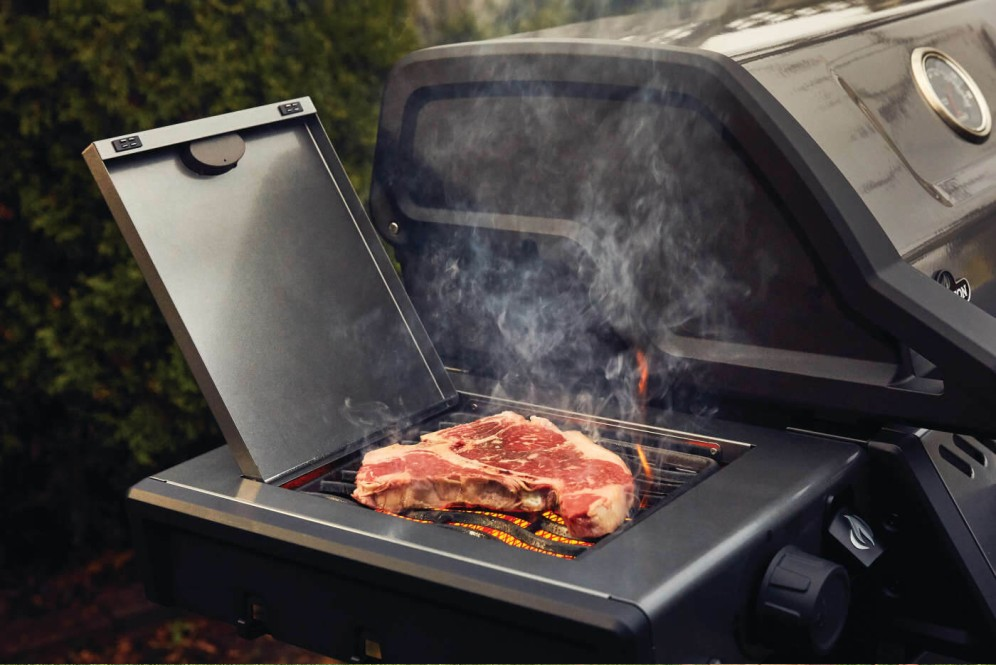 Napoleon Freestyle 425, 4 Hauptbrenner, mit Sizzle Zone & Tür, Graphit, Grillrost aus Gusseisen, für 1 - 12, Detailansicht 8