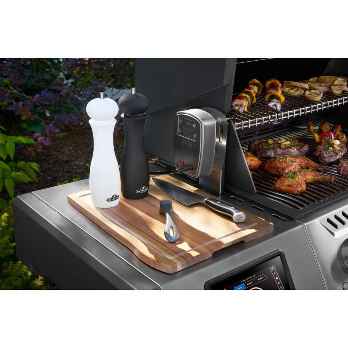 Napoleon Prestige PRO™ 500, Connected, Edelstahl, inkl. Drehspieß, Grillrost, für 1 - 12 Personen, Detailansicht 4