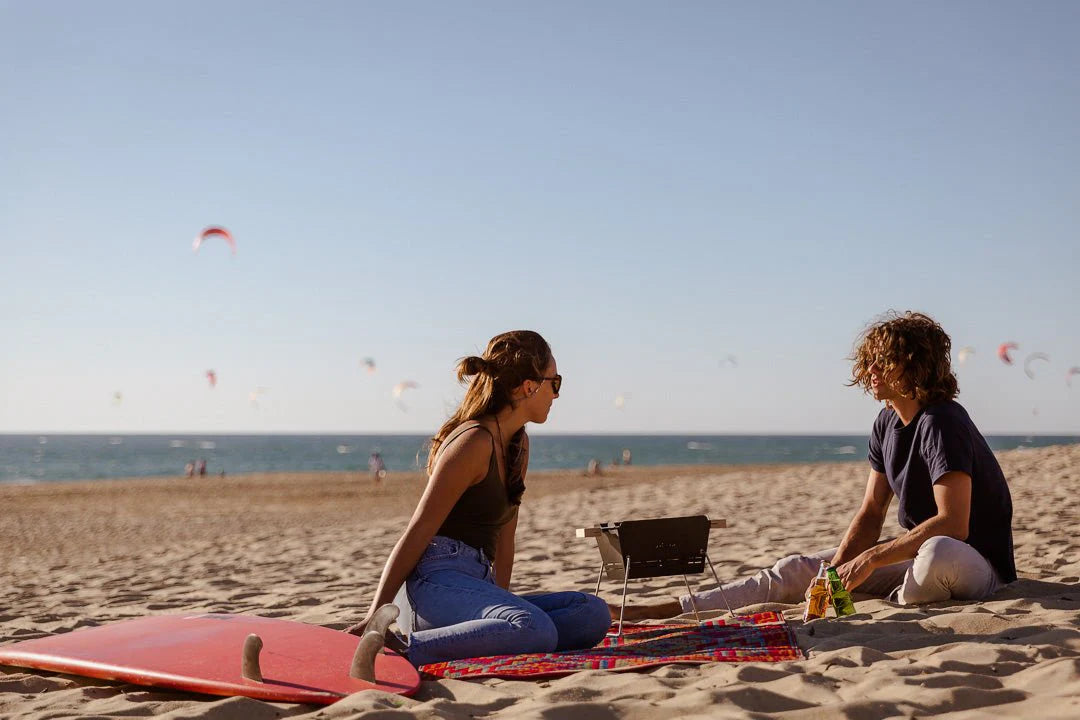 Auch am Strand macht der knister Grill eine gute Figur