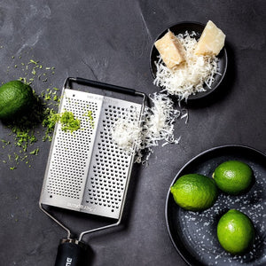 Microplane Doppelreibe, Schwarz, Gourmet Serie, Detailansicht 1