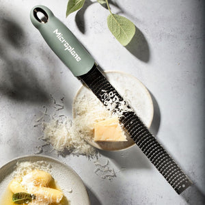 Microplane Premium Zester-Reibe, Eukalyptus Grün, Detailansicht 1