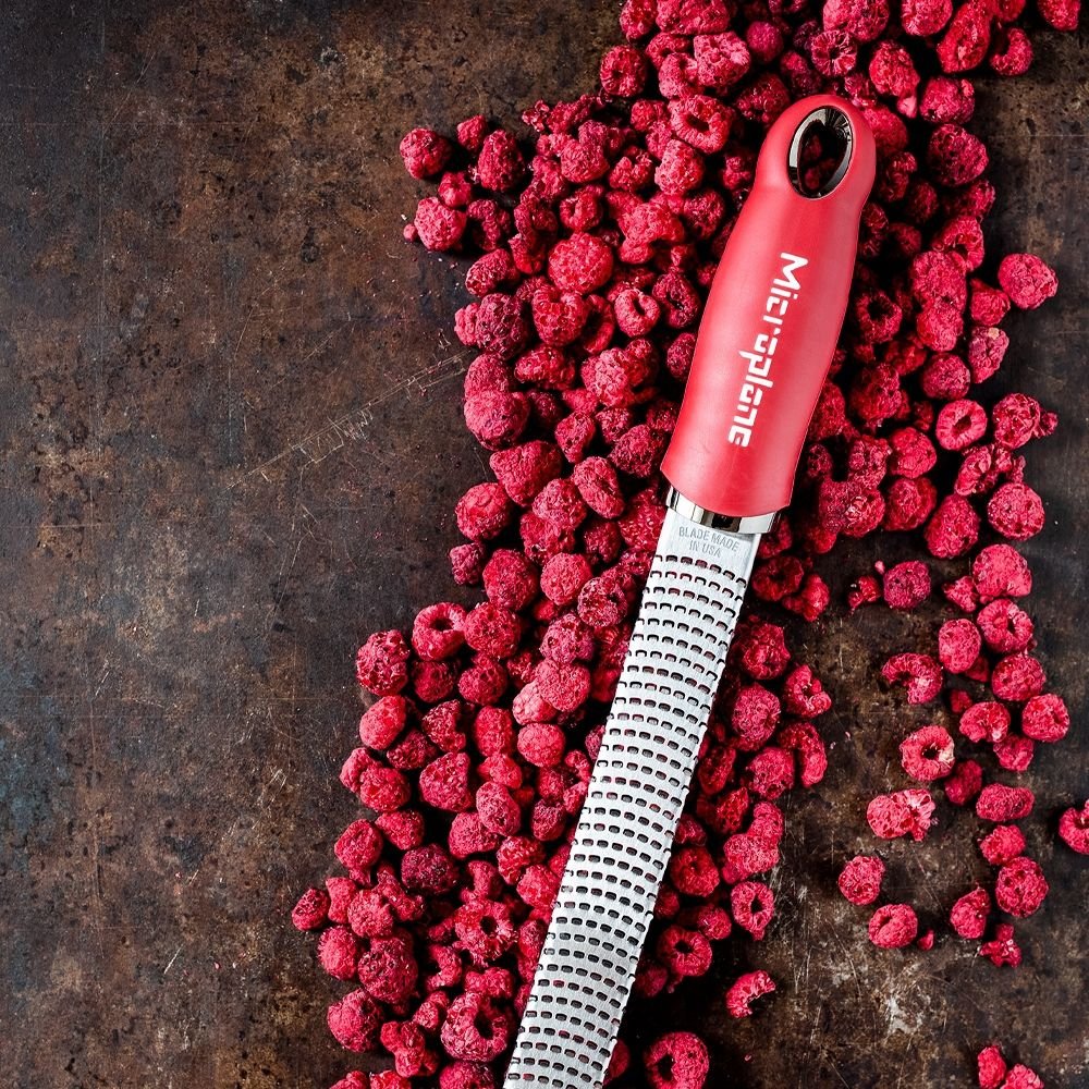 Microplane Premium Zester-Reibe, Granatapfelrot, Detailansicht 1
