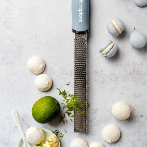 Microplane Premium Zester-Reibe, Küstenblau, Detailansicht 1