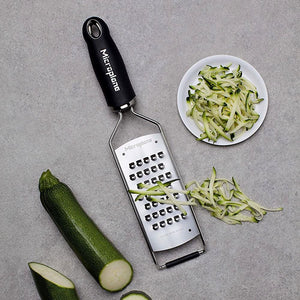 Microplane Sehr Grob, Schwarz Gourmet Serie, Detailansicht 1